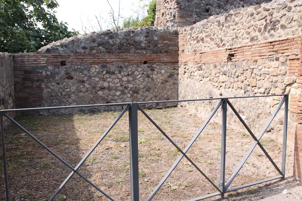 VI.17.8 Pompeii. September 2021. Looking west across shop. Photo courtesy of Klaus Heese.