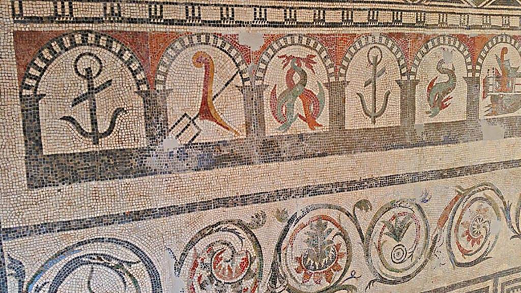 VI 17.10 Pompeii ?. July 2019. 
Detail from mosaic of “doors”, starting with an anchor, trident, dolphins, etc. On display in Naples Archaeological Museum.
Photo courtesy of Giuseppe Ciaramella.