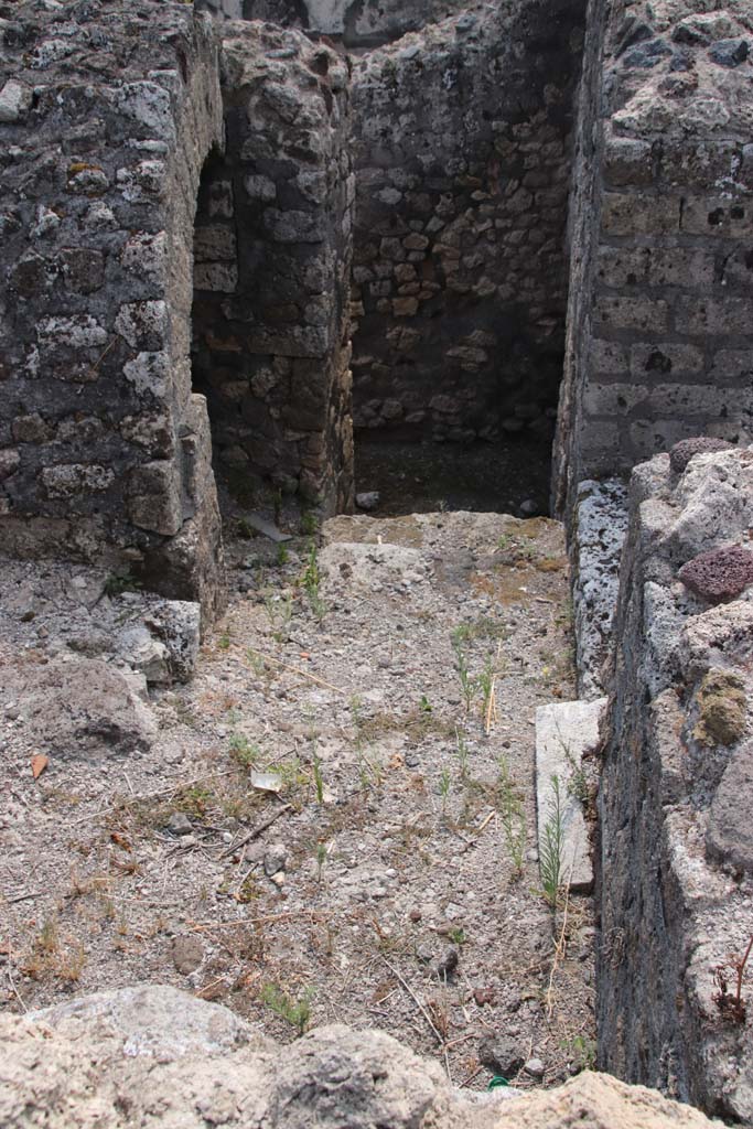 VI.17.10 Pompeii. September 2021. Looking south from entrance towards steps to lower floor, (see VI.17.11).
The doorway on right, would lead to the south-east corner of the atrium. Photo courtesy of Klaus Heese.