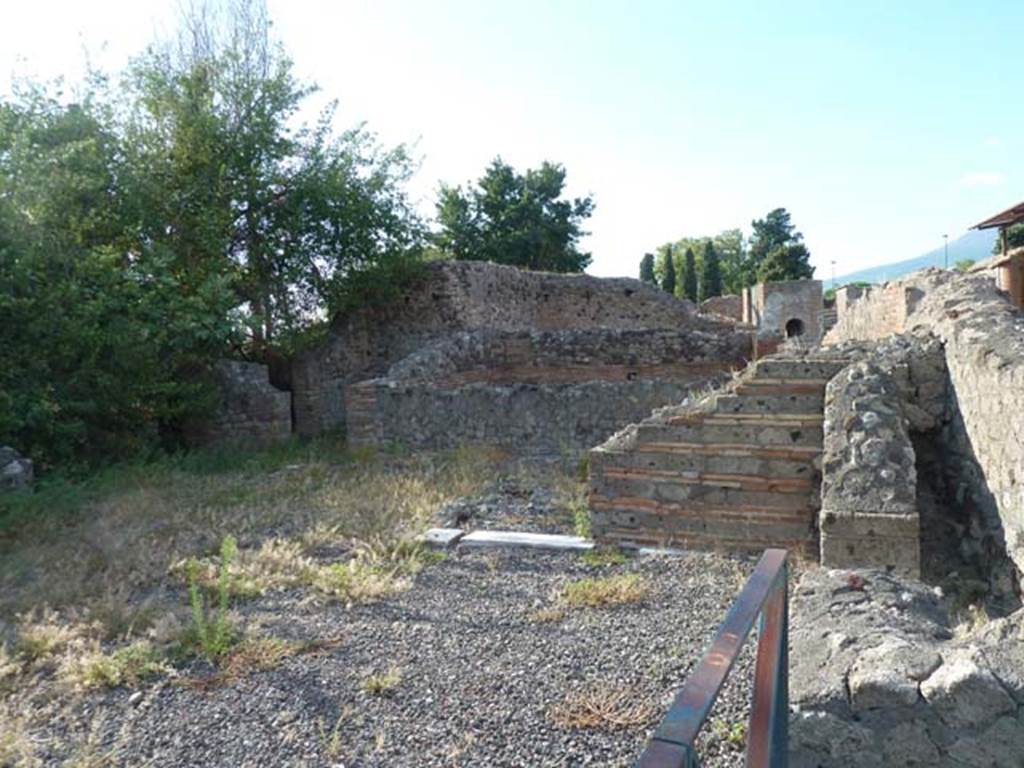 VI.17.10 Pompeii. September 2015. Looking towards north side of atrium.
