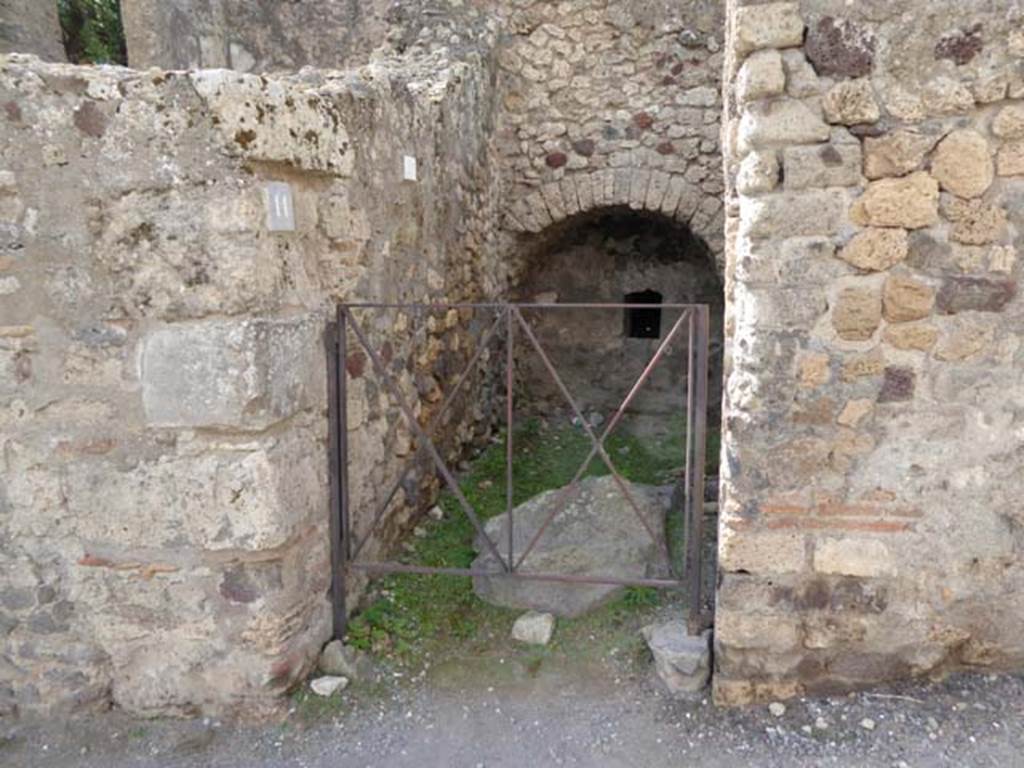 VI.17.11 Pompeii. October 2014. Looking west towards entrance. Photo courtesy of Michael Binns.