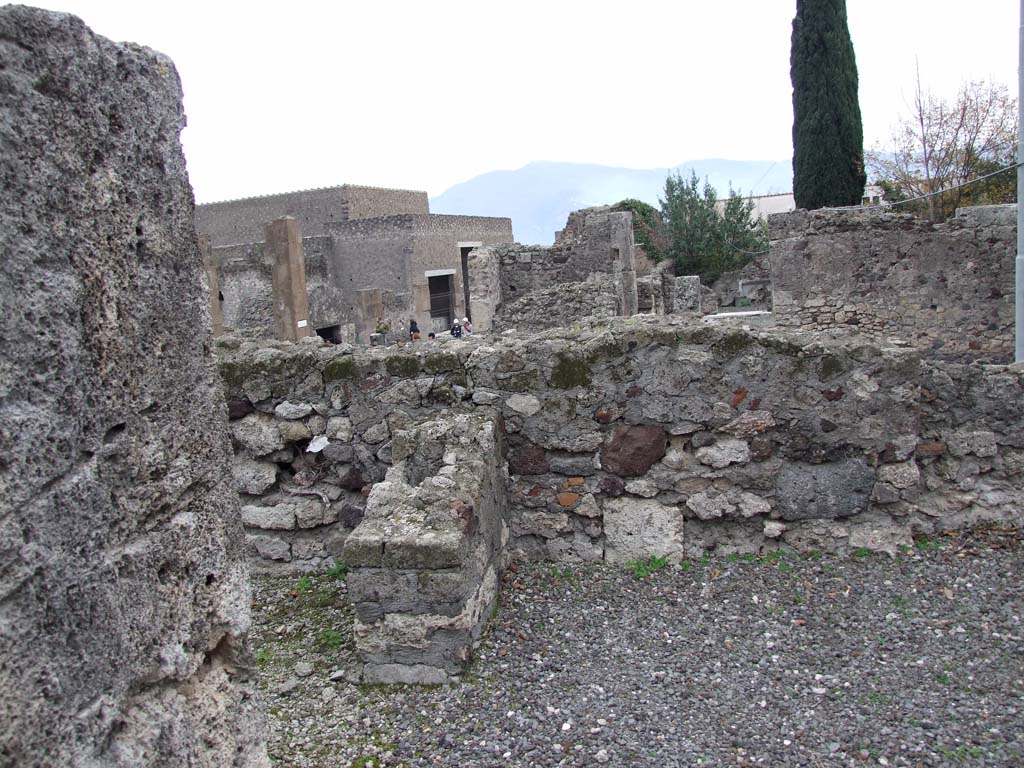 VI.17.13 Pompeii. December 2007. Doorway to cubiculum on south side of entrance, on left.
In the south wall, towards the right, there does look like the remains of a doorway, this is shown on the plan by La Vega, but looks like it has now been bricked up.
If there was a doorway there, it would have linked to VI.17.16 and 17, and Piranesi would have been correct in calling it a house with three atriums!
See VI.17.16, with drawing of plans by Piranesi, Vol. II, Pl. XLIV, and Pl. XLVI, 
in Piranesi, F, 1804. Antiquités de la Grande Grèce : Tome II. Paris : Piranesi and Le Blanc.
