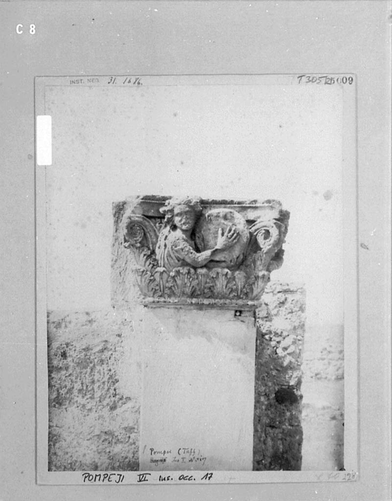 VI.17.17 Pompeii. Undated photograph showing capital on south side of doorway, facing onto Via Consolare.
Foto Taylor Lauritsen, ERC Grant 681269 DÉCOR.
DAIR 31.1686. Photo © Deutsches Archäologisches Institut, Abteilung Rom, Arkiv.