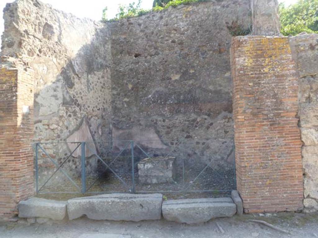 VI.17.19 Pompeii. May 2011.  Looking west to entrance doorway, and brick podium at rear near west wall. Photo courtesy of Michael Binns.