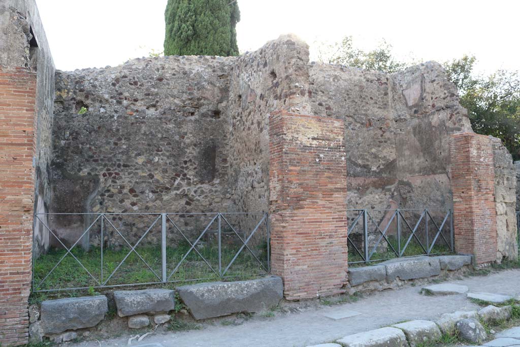 VI.17.20/19 Pompeii. December 2018. 
Looking west on Via Consolare, VI.17.20, on left, VI.17.19, on right. Photo courtesy of Aude Durand.