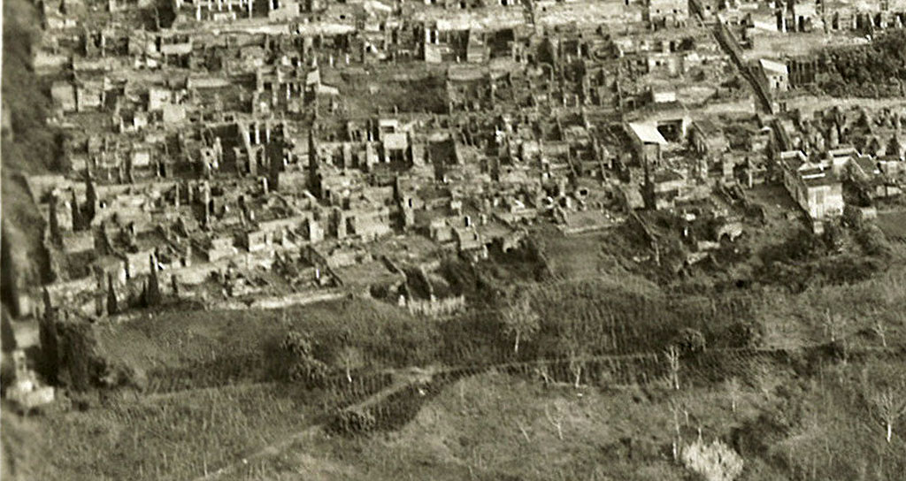 VI.17. 1 – 28, Insula Occidentalis, dated 9th January 1954, detail from RAF Aerial photo. Photo courtesy of Rick Bauer.
Starting from the right, the white reconstructed dwelling would be VI.17.27/8, House of the Skeletons, opposite the Vicolo di Mercurio.
On its left would be VI.17.25/26, opposite the House of Sallust, and next to that, on its left, would be the street level peristyle of VI.17.23, with a view of the remaining floors beneath, all part of the House of the Lion.
On its left, divided by a wall, front to back, would be VI.17.17/16, the House of C. Ceio.
On its left, another dividing wall would separate VI.17.13, the House of C. Nivillio
On its left would be VI.17.10/9, with some of the rear remaining floors underneath no.10, the House of the Danzatrice/of House of Diana I, opposite the House of the Surgeon.
Then there is the small house at VI.17.5, the House of Popidius Rufus
On the left of the photo is the rear of the area from VI.17.1/2/3/4.