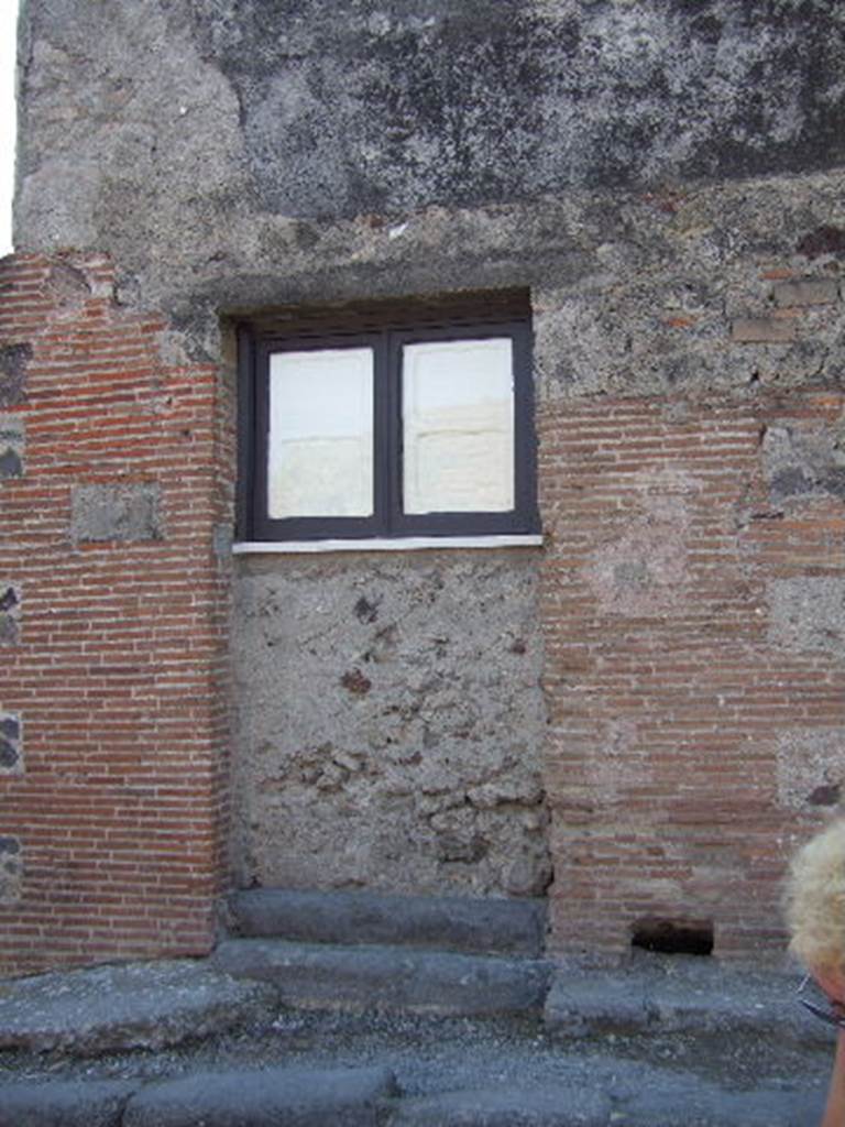 VI.17.28 Pompeii. September 2005. Entrance blocked by modern window.