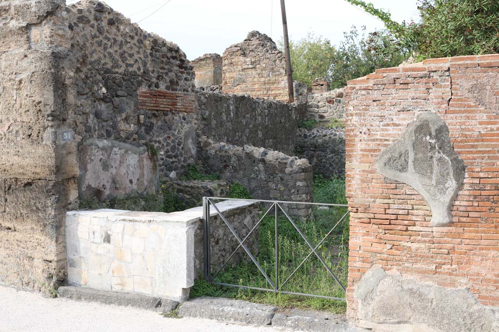 VI.17.31 Pompeii. December 2018. 
Looking towards south wall with stone staircase in south-west corner of shop, in centre. Photo courtesy of Aude Durand.
