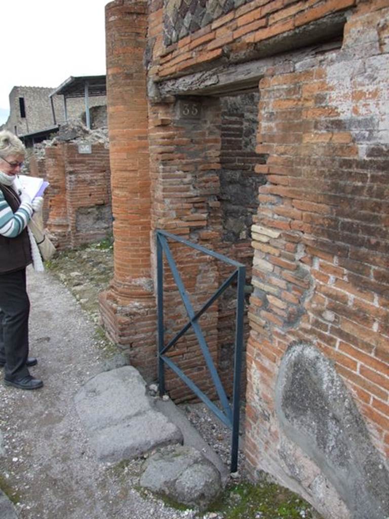 VI.17.35 Pompeii. December 2007. Entrance to stairs to cellar.