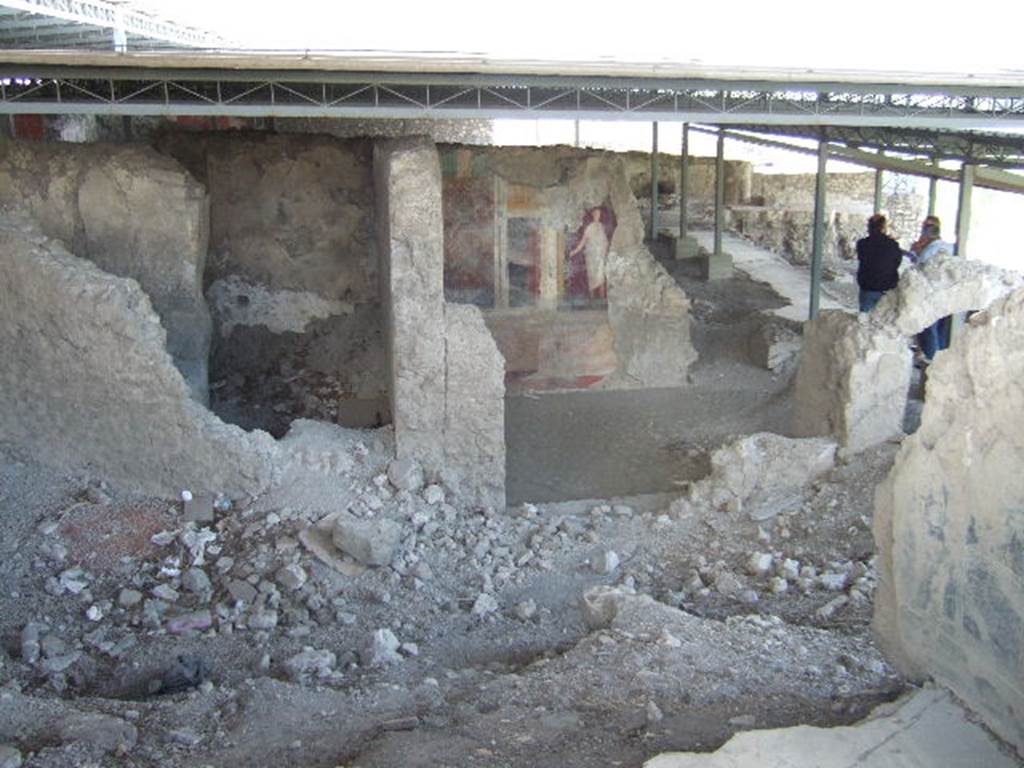 VI.17.41 Pompeii. May 2006. Looking south towards VI.17.41. Taken from cubiculum (room “b”) on western end of south side of the peristyle.