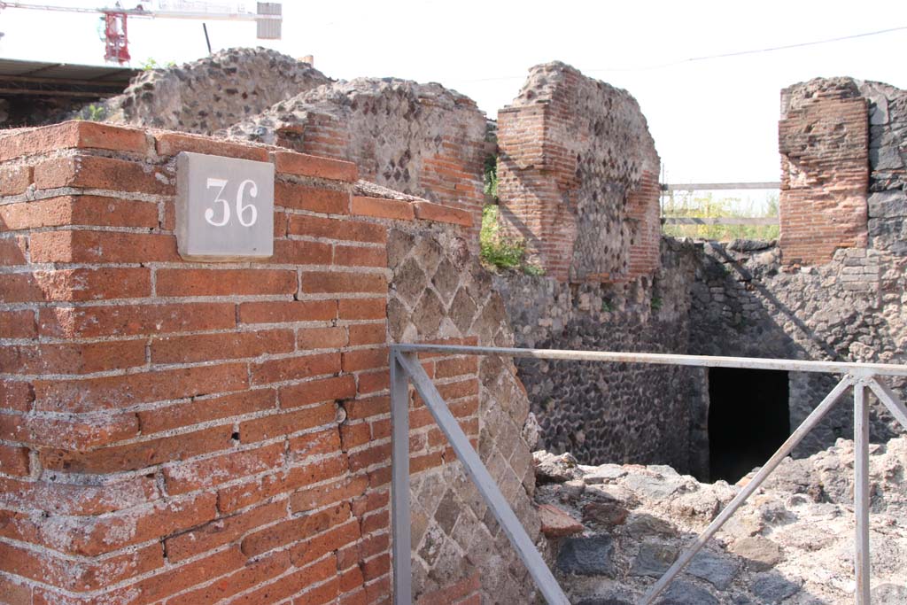 VI.17.36 Pompeii. September 2021. 
Looking south-west from entrance doorway up steps to the atrium level, with doorways to rooms on south and west side.
On the right is a doorway in a lower level. Photo courtesy of Klaus Heese.