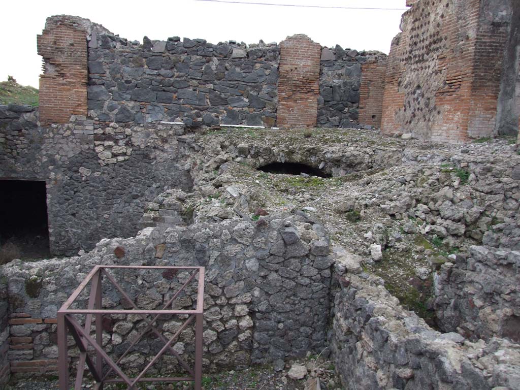 VI.17.36 Pompeii. December 2007. Looking west across the lower and upper level.
The upper level would have been the atrium and would have had a wide central doorway and two smaller side doorways.
These would have led into the peristyle on the west side of the atrium.