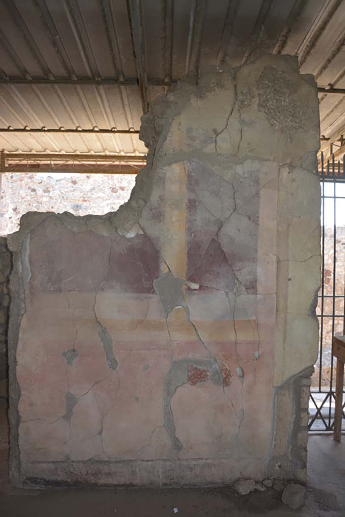 VI.17.41 Pompeii. September 2019. 
Painted decoration on north side of entrance doorway, on east side of atrium.
Foto Annette Haug, ERC Grant 681269 DÉCOR.