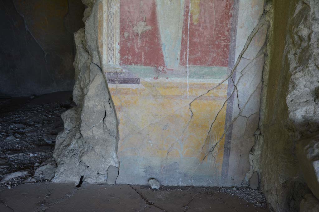 VI.17.41 Pompeii. September 2019. Cubiculum 17, detail of zoccolo on lower east wall at south end.
Foto Annette Haug, ERC Grant 681269 DÉCOR.