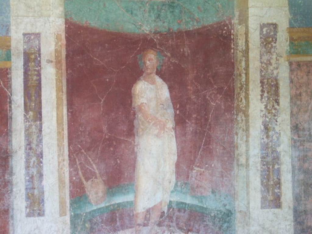 VI.17.41 Pompeii. May 2006. 
East wall of exedra 18 on north side of cubiculum 17. Detail of painting of robed figure with instruments, set in an apse on east wall.