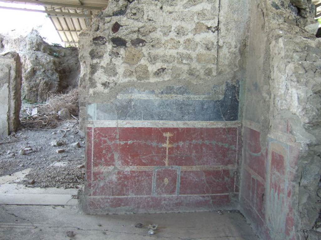 VI.17.41 Pompeii. May 2006. Looking north to higher level room on north side from exedra, possibly cubiculum of VI.17.36.