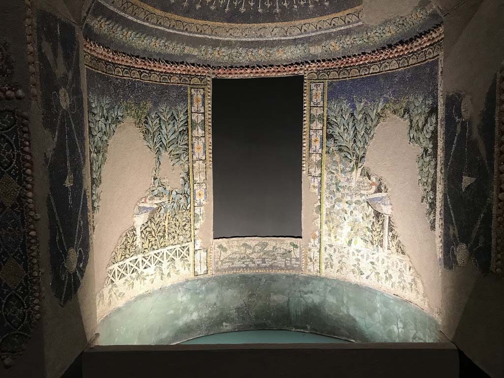 VI.17.42 Pompeii. April 2019, on display in Antiquarium.
Summer triclinium 31, detail of original nymphaeum mosaic pattern reconstructed in exhibition apse. 
Photo courtesy of Rick Bauer.
