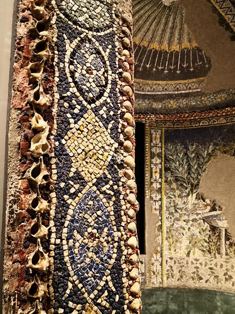 VI.17.42, Pompeii, December 2019. Detail from left side of reconstruction of nymphaeum.
On display in exhibition “Pompei e Santorini” in Rome, 2019. Photo courtesy of Giuseppe Ciaramella.