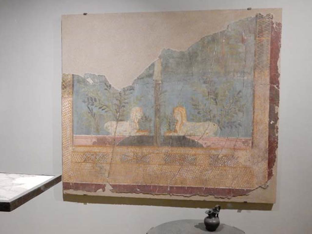 VI.17.42, Pompeii, May 2018. 
Fragment of the wall of the summer triclinium 31 decorated with a pair of facing Sphynxes within a lush garden.
Archaeological Park of Pompeii, inv 87228. Photo courtesy of Buzz Ferebee.