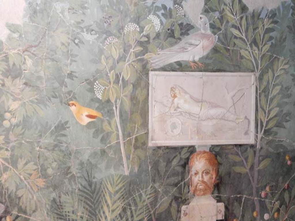 VI.17.42 Pompeii. May 2016. Oecus 32, detail from part of garden fresco from north wall.  Photo courtesy of Buzz Ferebee.