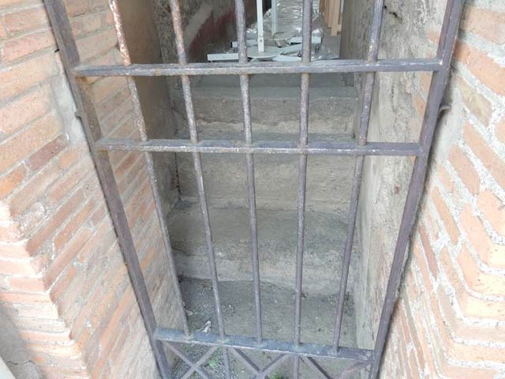VI.17.44 Pompeii. May 2015. Detail of steps leading to upper floor. Photo courtesy of Buzz Ferebee.