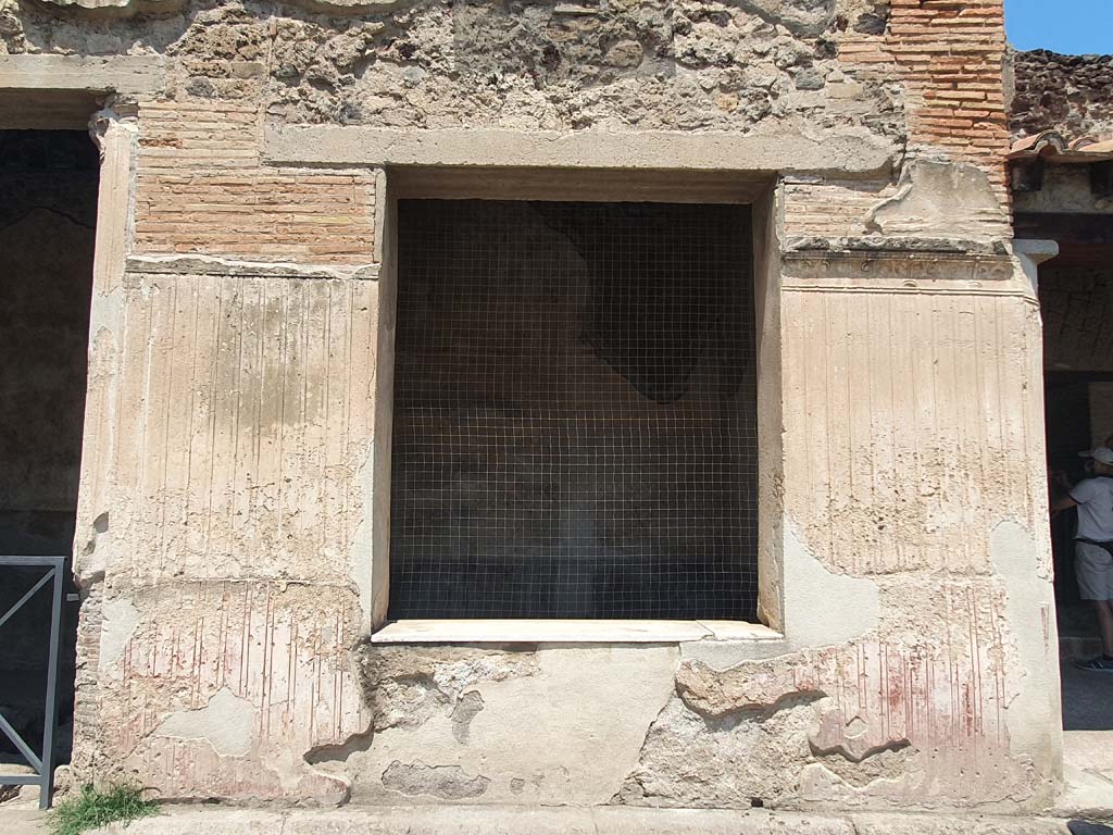 VII.1.8 Pompeii. July 2021. Room Q, looking north through window from north portico B. 
Foto Annette Haug, ERC Grant 681269 DÉCOR