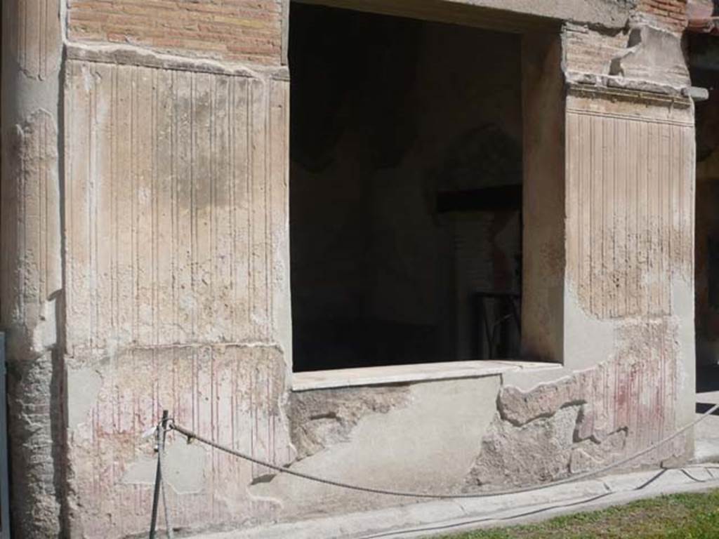 VII.1.8 Pompeii. May 2012. Room Q, the office of the baths superintendent.
Window into room Q, from north portico B.  Photo courtesy of Buzz Ferebee.