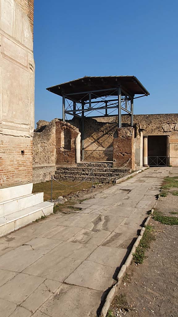 VII.1.8 Pompeii. July 2021. Looking north-west towards swimming pool D. 
Foto Annette Haug, ERC Grant 681269 DÉCOR