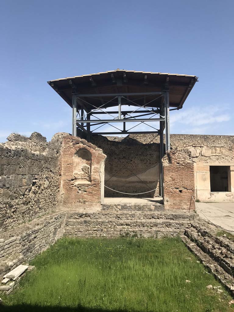 VII.1.8 Pompeii. April 2019. Swimming pool D on west side of the gymnasium C, looking north. 
Photo courtesy of Rick Bauer.