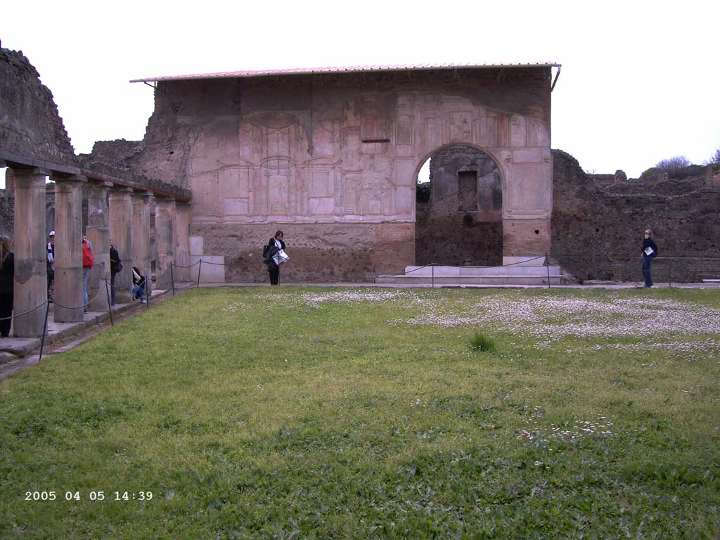 VII.1.8 Pompeii. April 2005. Looking west across gymnasium/palaestra towards south-west corner. Photo courtesy of Klaus Heese.