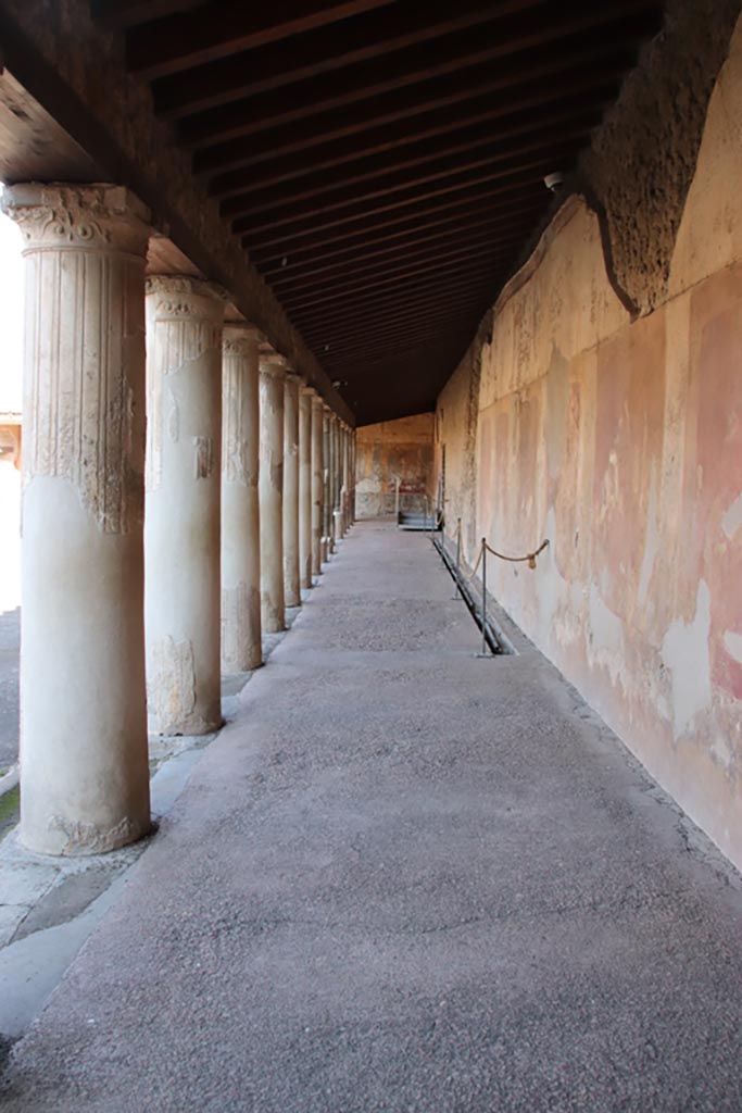 VII.1.8 Pompeii. October 2022. 
Looking north in corridor on east side of Portico B. Photo courtesy of Klaus Heese.