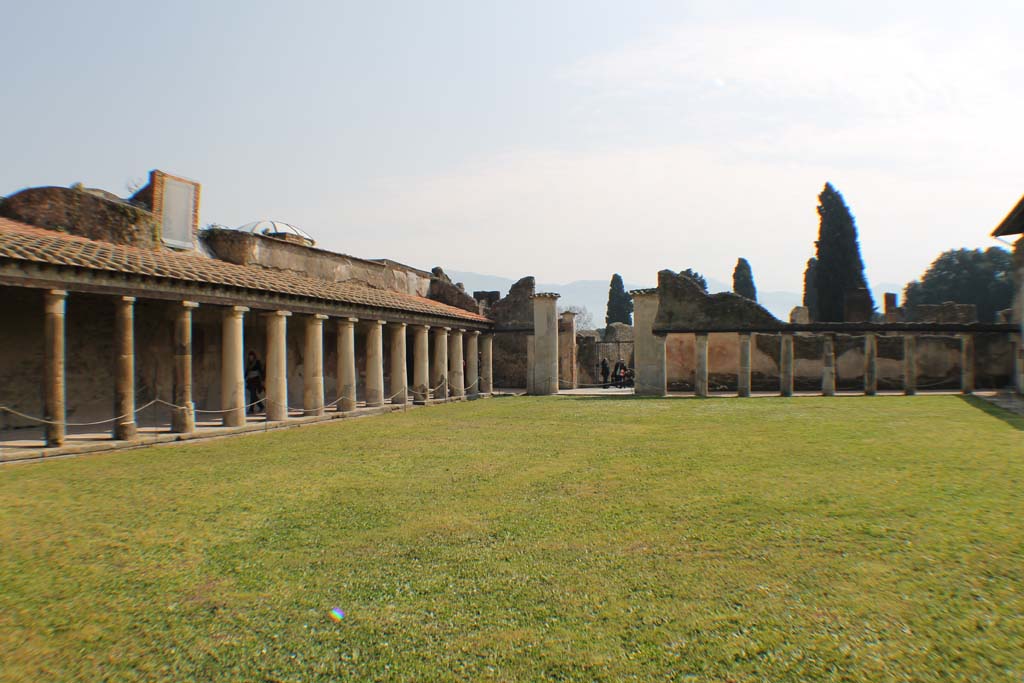 VII.1.8 Pompeii. March 2014. Looking south across east portico B, towards entrance doorway and south portico.
Foto Annette Haug, ERC Grant 681269 DÉCOR