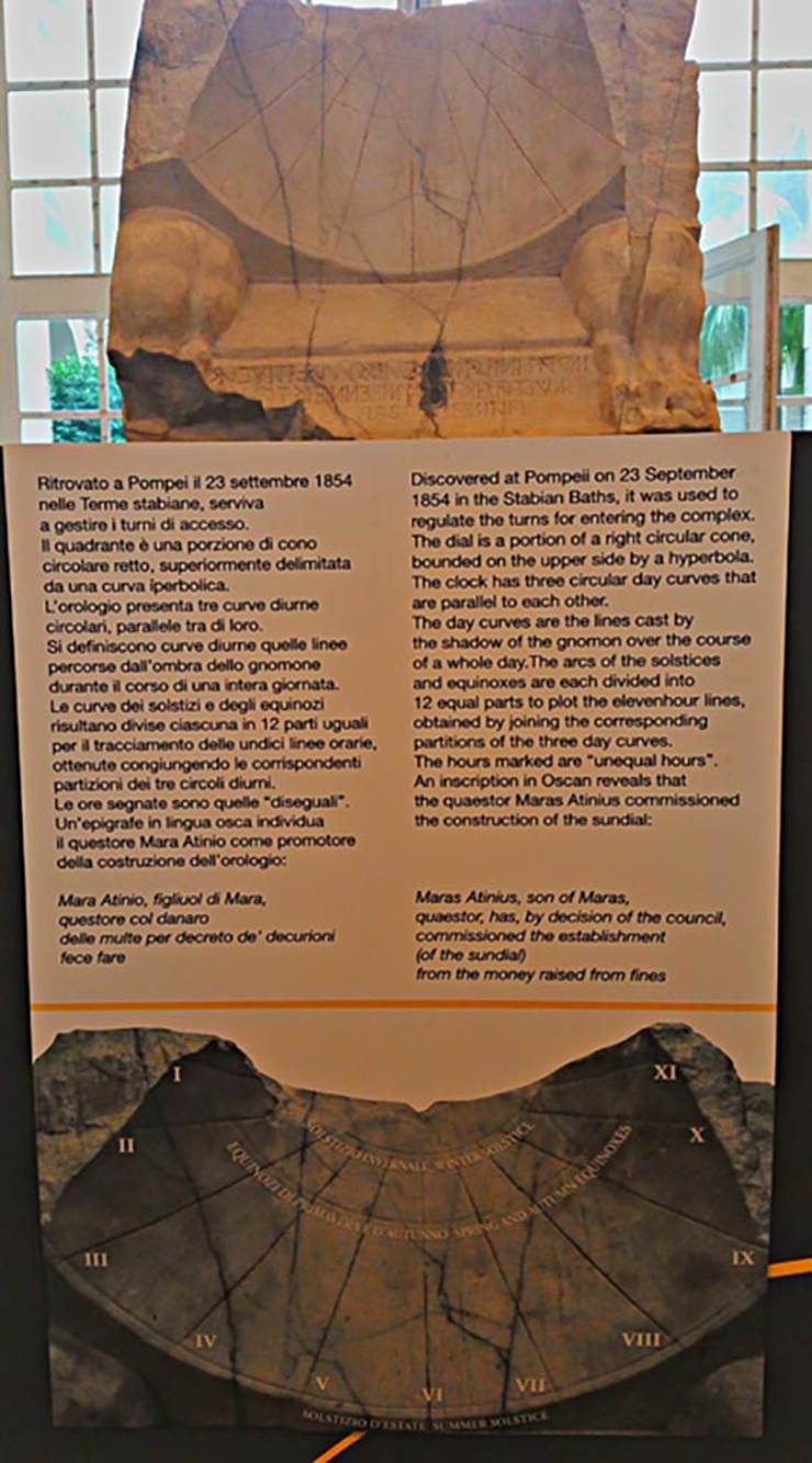 VII.1.8 Pompeii. November 2018. 
Description card of marble sundial in Naples Archaeological Museum. Photo courtesy of Giuseppe Ciaramella.