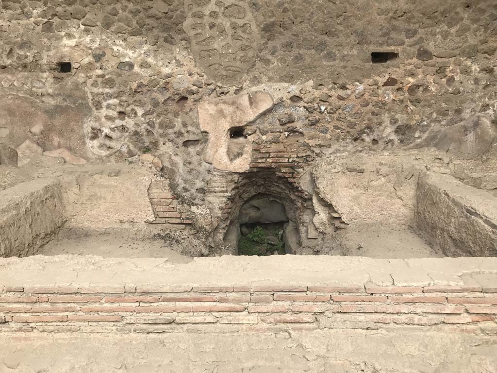 VII.1.8 Pompeii. April 2019. Men’s tepidarium 3, pool near east wall.
Photo courtesy of Rick Bauer.