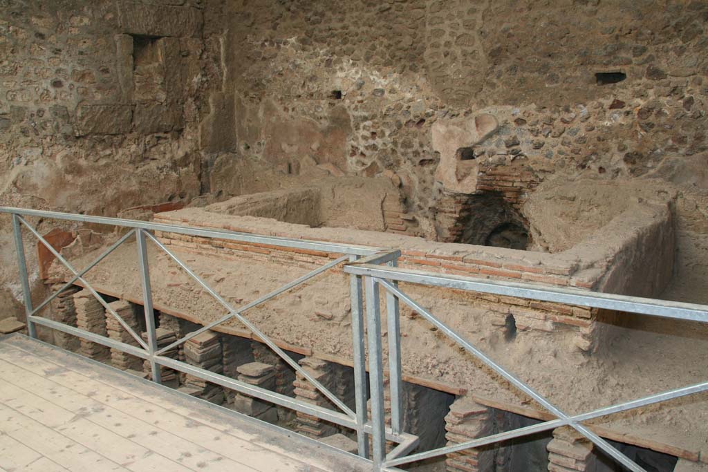 VII.1.8 Pompeii. April 2013. Men’s tepidarium 3, looking towards pool against east end wall.  
Photo courtesy of Klaus Heese.