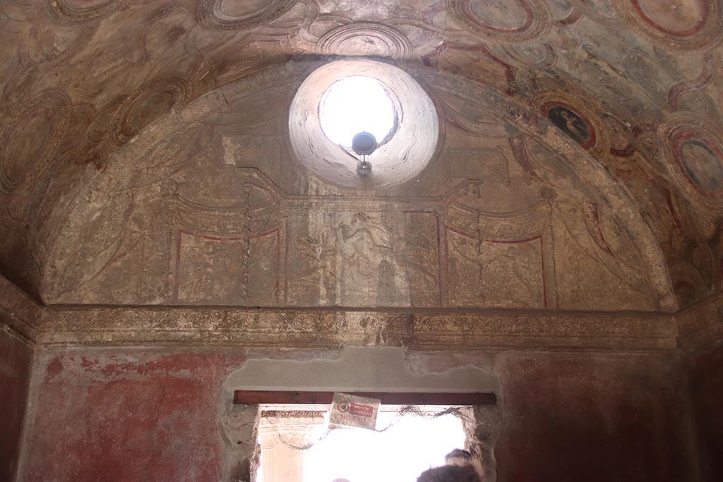 VII.1.8 Pompeii. October 2024. 
Looking towards upper west wall of vestibule 1 with doorway to portico B. Photo courtesy of Klaus Heese.