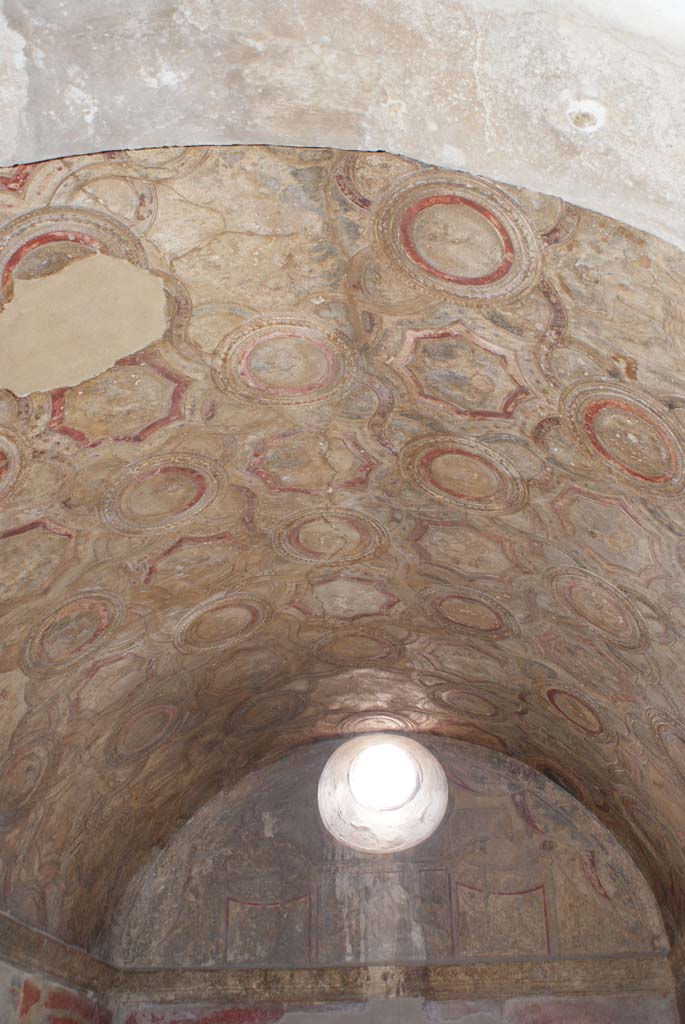 VII.1.8 Pompeii. April 2010. Looking west towards upper stucco decoration in Vestibule 1. 
Photo courtesy of Klaus Heese.