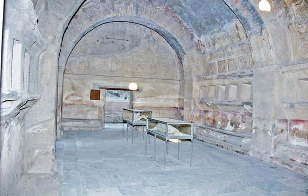 VII.1.8 Pompeii. October 2001. Looking east across men’s changing room 2 and doorway to waiting room 2a.   Photo courtesy of Peter Woods.
