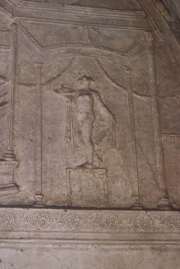 VII.1.8 Pompeii. September 2017. 
Detail of stucco Satyr from south end of upper east wall of men’s changing room 2. 
Photo courtesy of Klaus Heese.