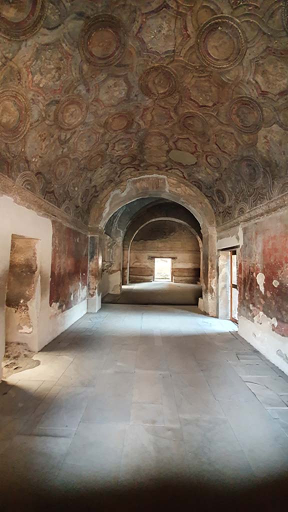 VII.1.8 Pompeii. July 2021. 
Vestibule 1, looking east towards Apodyterium/changing room.
Foto Annette Haug, ERC Grant 681269 DÉCOR