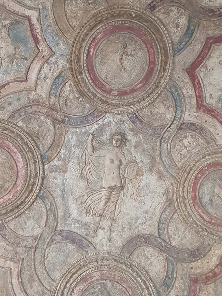 VII.1.8 Pompeii. July 2021. Detail of stucco from ceiling in vestibule 1.
Foto Annette Haug, ERC Grant 681269 DÉCOR