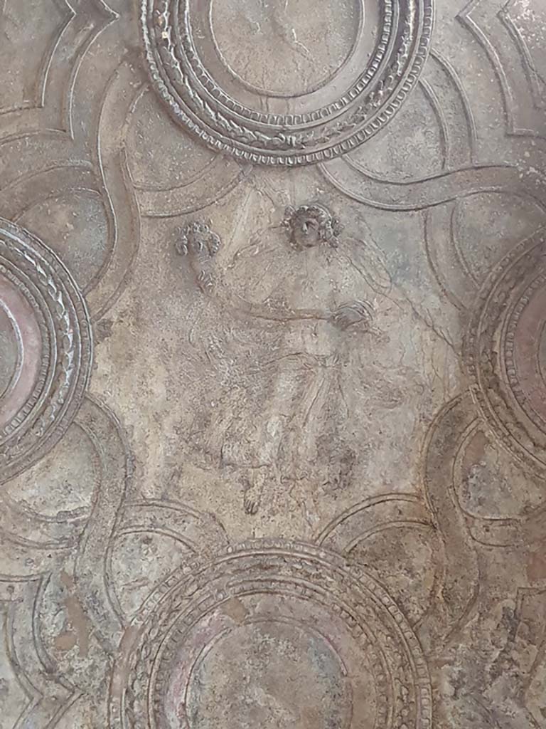 VII.1.8 Pompeii. July 2021. Detail of stucco from ceiling in vestibule 1.
Foto Annette Haug, ERC Grant 681269 DÉCOR