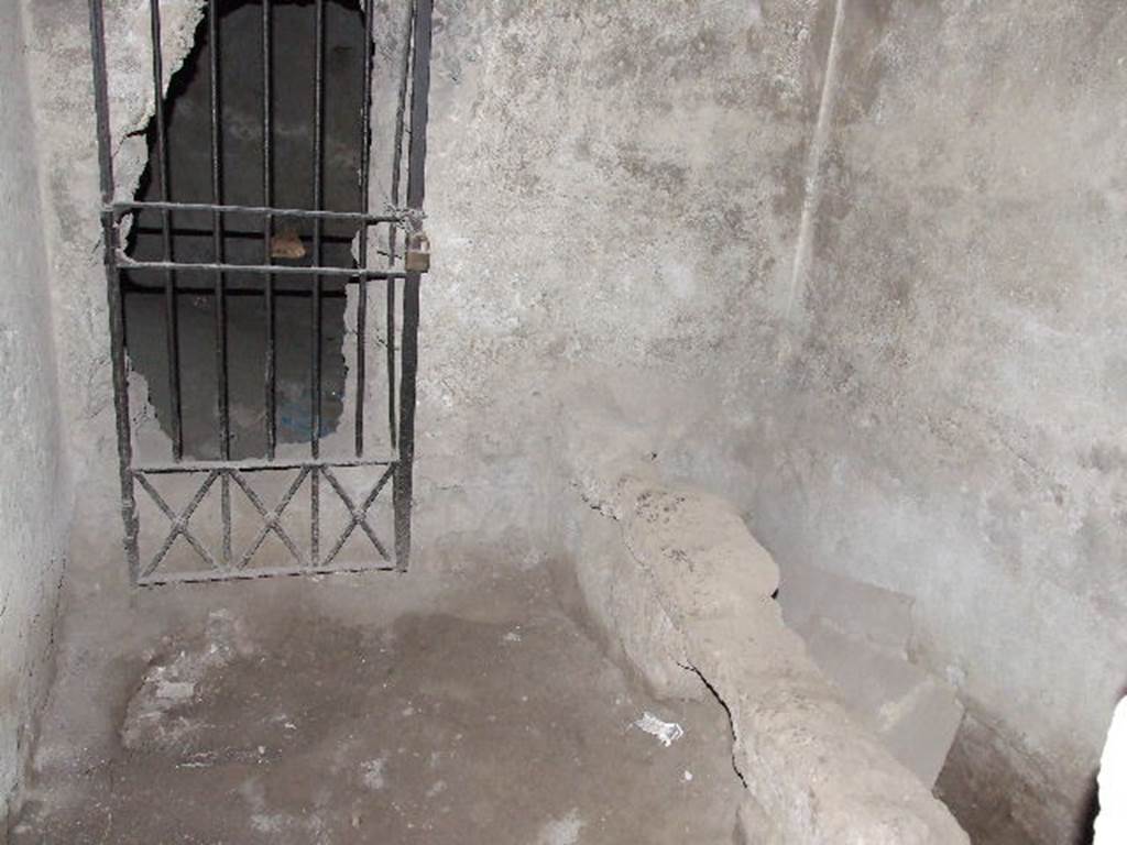 VII.1.8 Pompeii. December 2006. Second private bath N.
One of four rooms, on north side of corridor J leading to VII.1.50.
The entry hole in the wall at the rear leads to room O’.
Room O’ was a windowless room with no door. 
It was originally part of latrine O which was divided in two in Claudian era.
It has a small lunette in the east wall opening into the latrine O.
It was filled with rubble and waste in antiquity.
The entry hole is a modern one.
See Eschebach, H., 1979. Die Stabianer Thermen in Pompeji. Berlin: De Gruyter. p. 24.