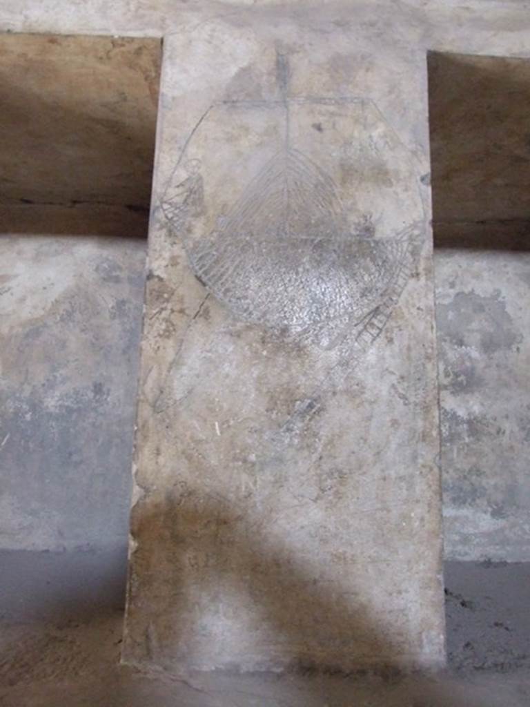 VII.1.8 Pompeii. December 2007. Women’s changing room 11. Scratched graffito of boat with man on prow.