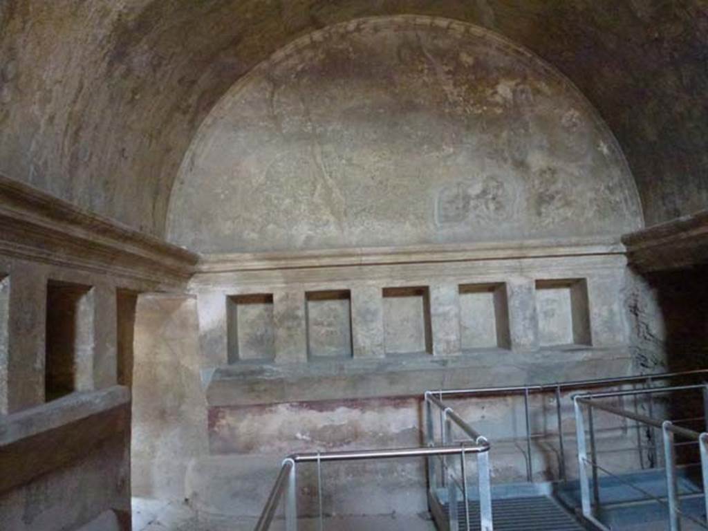 VII.1.8 Pompeii. June 2012. East wall of women’s changing room 11, with doorway to tepidarium 10 on right. Photo courtesy of Michael Binns.