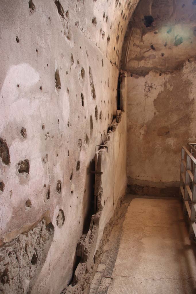 VII.1.8 Pompeii. September 2017. Looking towards south-west corner tepidarium 10. 
Photo courtesy of Klaus Heese.