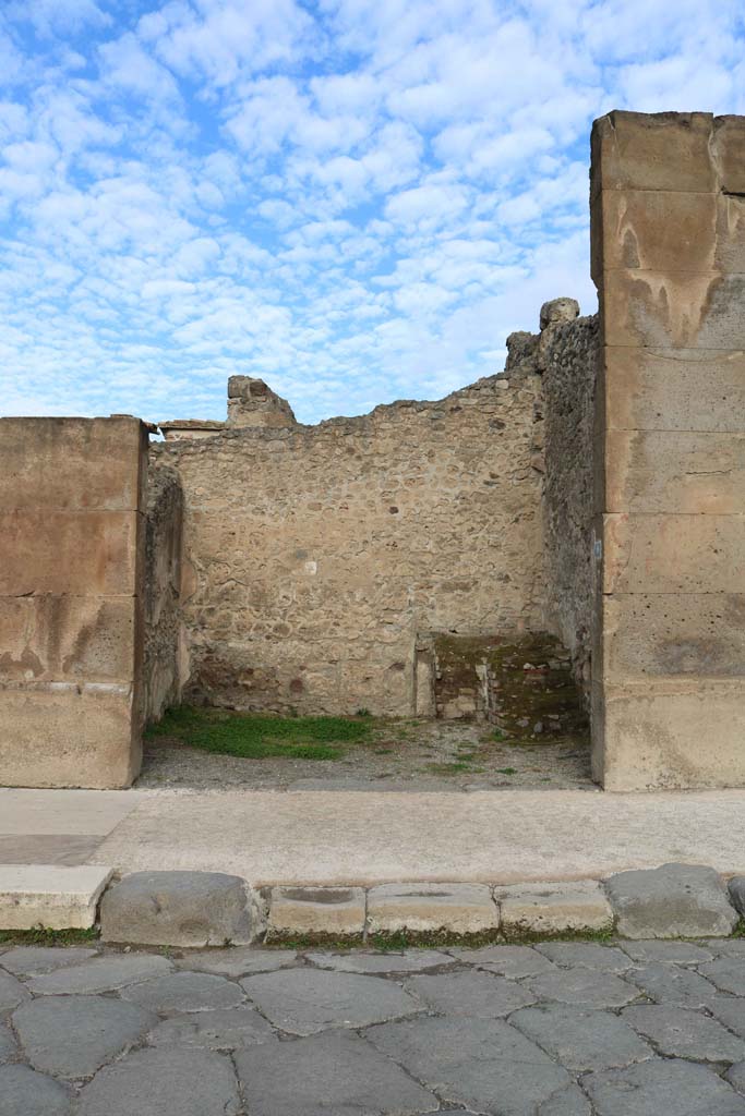 VII.1.9 Pompeii. December 2018. 
Looking north to entrance doorway. Photo courtesy of Aude Durand.
