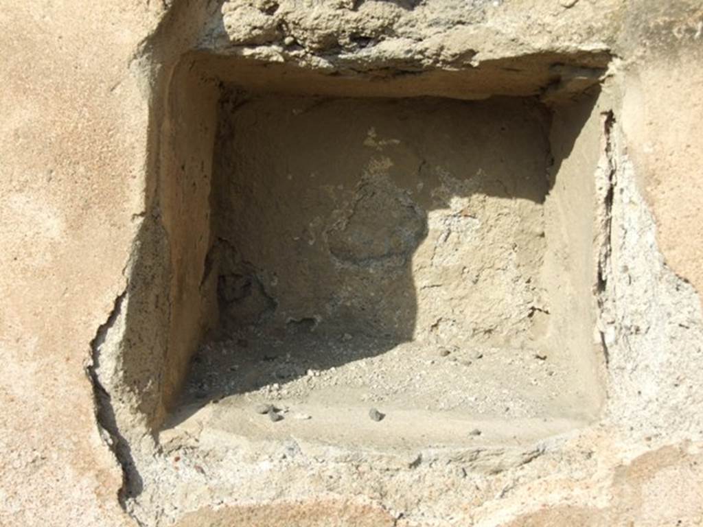 VII.1.11 Pompeii. December 2007. Niche in north wall. According to Boyce, the walls of the niche were coated with the same white stucco which covered the walls of the room. See Boyce G. K., 1937. Corpus of the Lararia of Pompeii. Rome: MAAR 14. (p.60)
