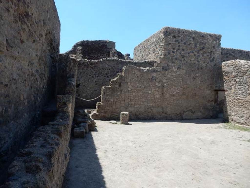 VII.1.17 Pompeii. May 2017. On the west and south sides of room 21 of VII.1.47 is a narrow passage which may belong to VII.1.17.
Photo courtesy of Buzz Ferebee.