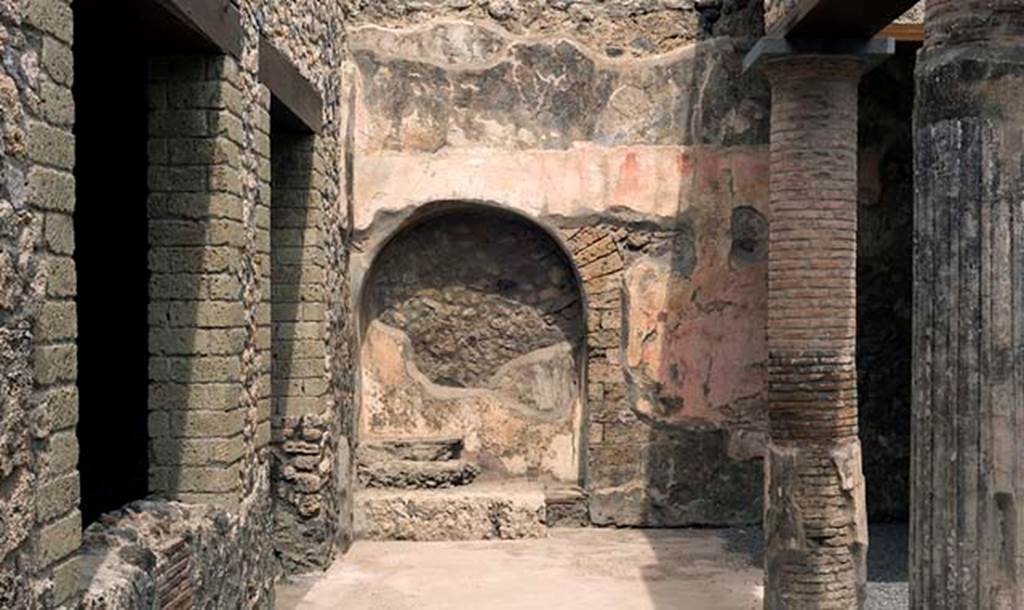 VII.1.25 Pompeii. May 2017. Large niche/recess on north side of peristyle 31, in north-west corner. 
On the left is the window and doorway of room 32. Photo courtesy of John Puffer.